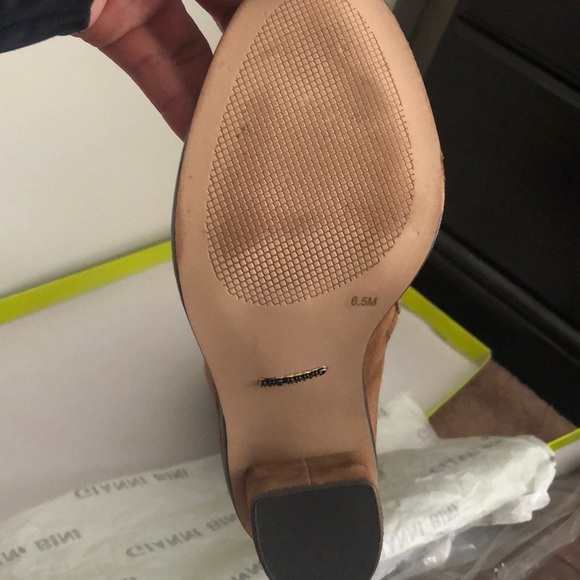 1 pair Gianni Bini boots $190 - Picture 6 of 6